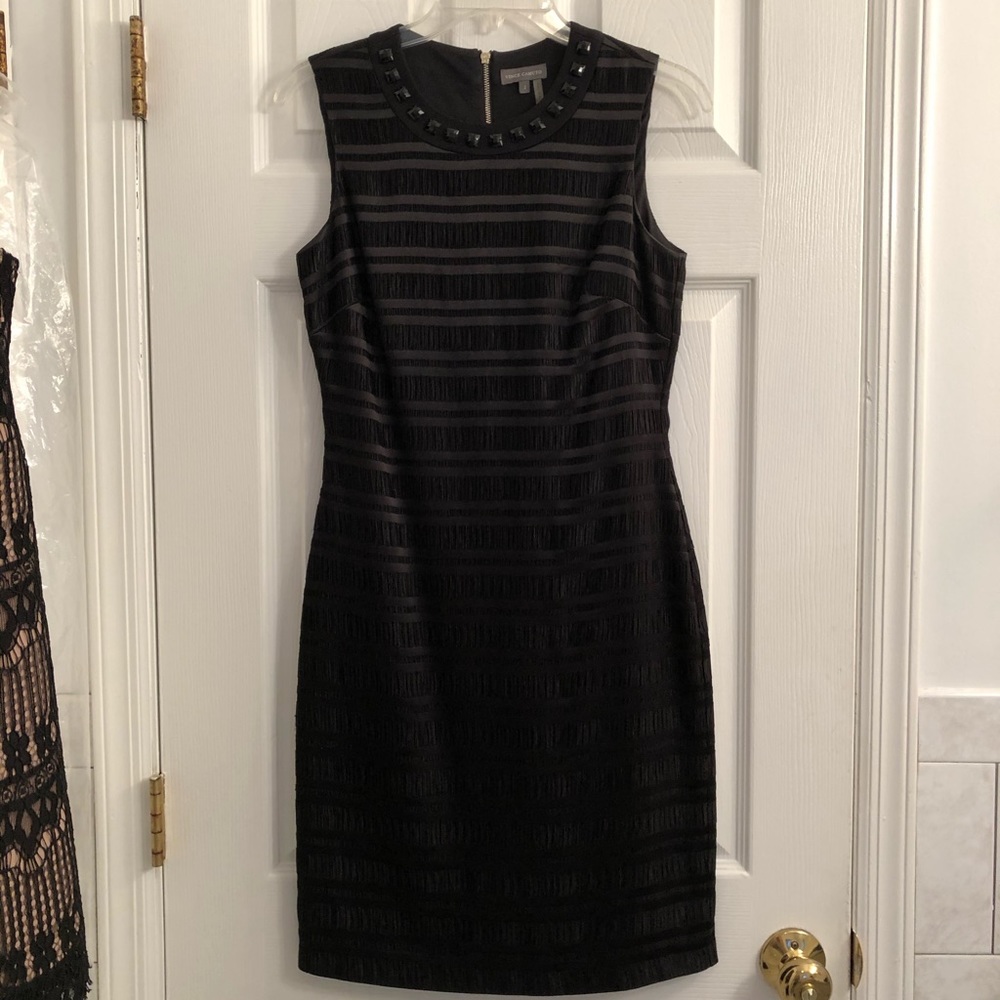 Stunning little black dress!